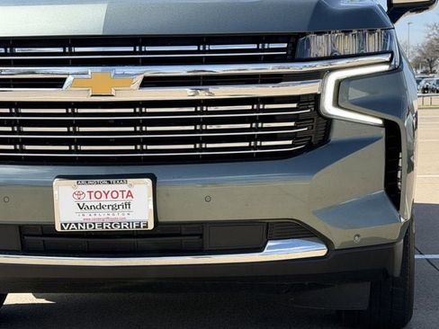 Used 2023 Chevrolet Suburban Premier image 9