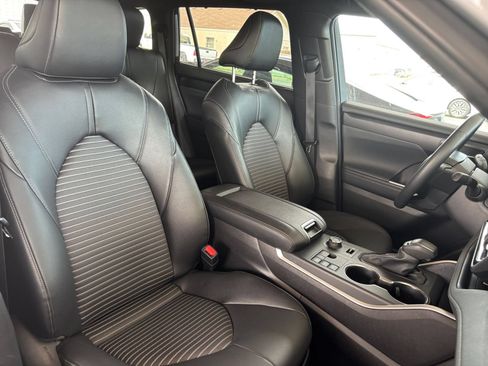 Used 2025 Toyota Highlander XSE AWD/4WD image 40