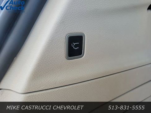 Used 2023 Chrysler Pacifica Touring-L FWD image 30