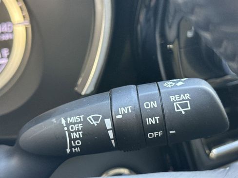 Used 2023 Toyota Highlander XLE image 29