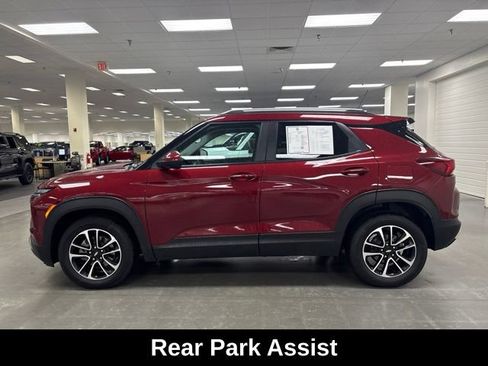 Used 2024 Chevrolet TrailBlazer LT w/ Driver Confidence Package FWD image 4