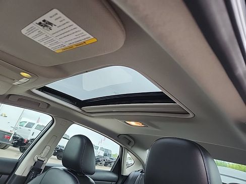 Used 2019 Nissan Sentra SR w/ Premium Package (SR) FWD image 29