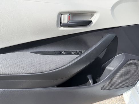 Used 2022 Toyota Corolla LE image 12