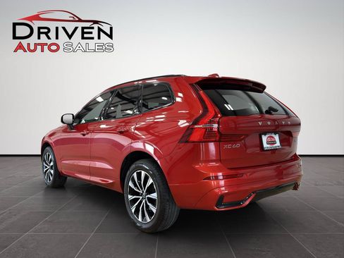 Used 2024 Volvo XC60 B5 Core AWD/4WD image 4