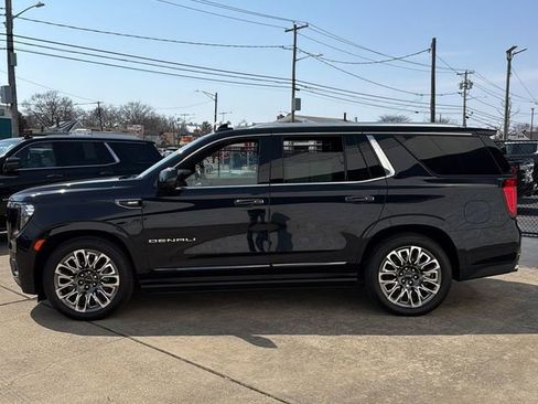 Used 2023 GMC Yukon Denali Ultimate image 2