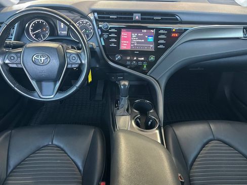 Used 2020 Toyota Camry SE FWD image 12