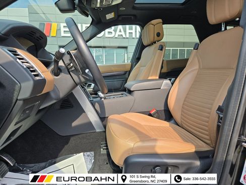 Used 2024 Land Rover Discovery Metropolitan Edition AWD/4WD image 8
