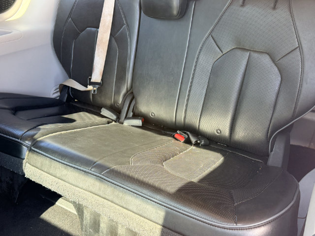 Used 2018 Chrysler Pacifica Limited FWD image 27
