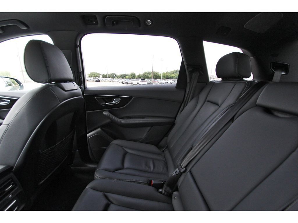 Used 2025 Audi Q7 3.0T Premium Plus AWD/4WD image 12