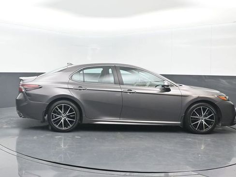 Used 2022 Toyota Camry SE image 8
