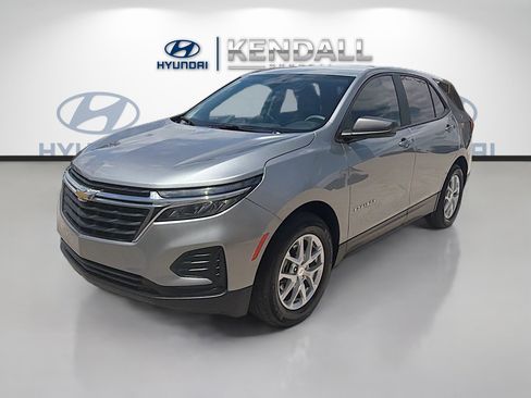 Used 2023 Chevrolet Equinox LS w/ LS Convenience Package image 3