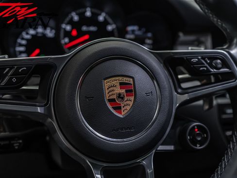 Used 2020 Porsche Macan Turbo image 33