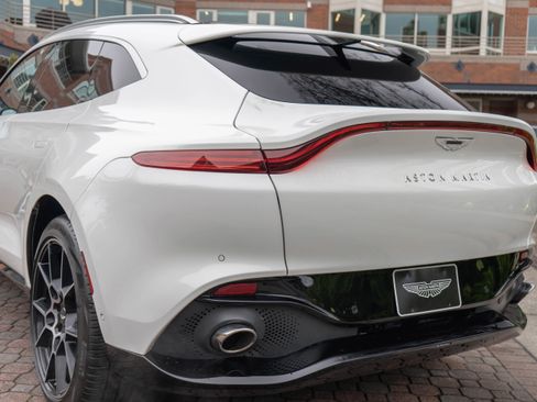 Used 2021 Aston Martin DBX image 46