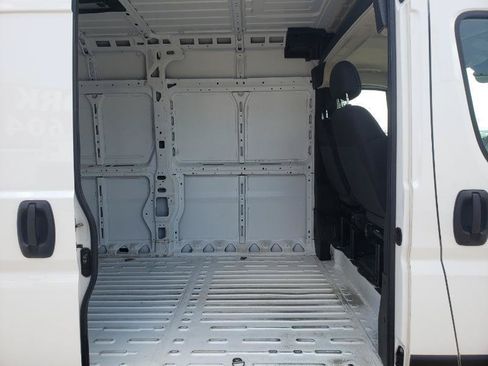 Used 2025 RAM ProMaster 2500 w/ Convenience Group FWD image 11