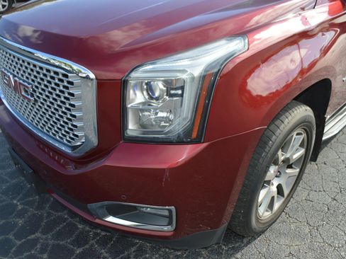 Used 2017 GMC Yukon XL SLE w/ SLE Value Package AWD/4WD image 3