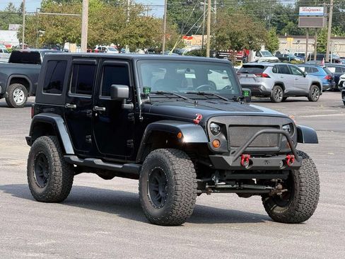 Used 2010 Jeep Wrangler Unlimited Sahara w/ Dual Top Group AWD/4WD image 3