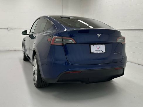 Used 2022 Tesla Model Y Long Range image 7