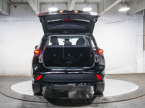 Used 2023 Toyota Highlander L FWD image 26