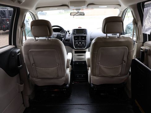Used 2017 Dodge Grand Caravan SE w/ Power Window Group FWD image 18