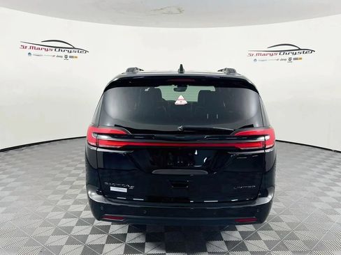 Used 2025 Chrysler Pacifica Limited FWD image 7