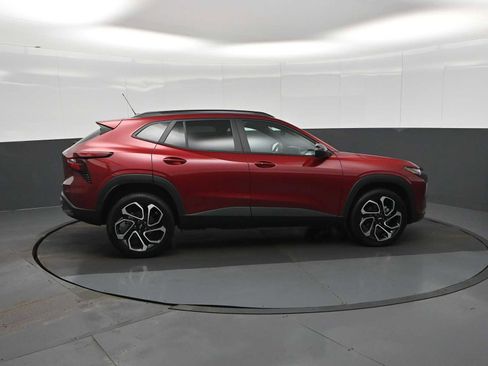 Used 2025 Chevrolet Trax RS w/ Driver Confidence Package image 9