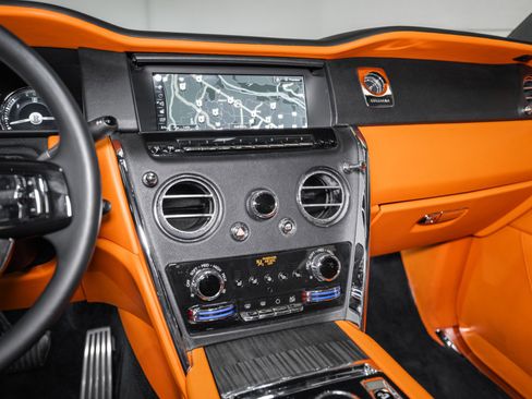 Used 2022 Rolls-Royce Cullinan w/ Dark Exterior Package image 38