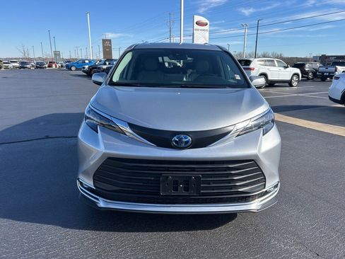 Used 2024 Toyota Sienna XLE image 25