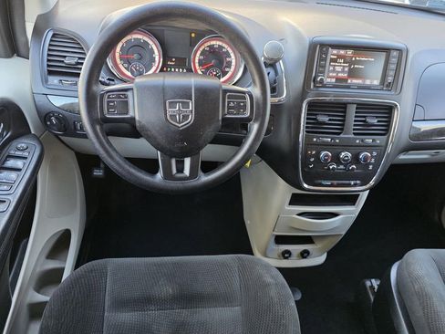 Used 2019 Dodge Grand Caravan SE w/ UConnect Hands-Free Group image 10