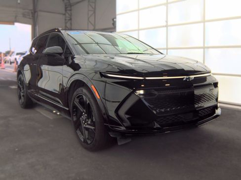Used 2025 Chevrolet Equinox EV RS FWD image 2