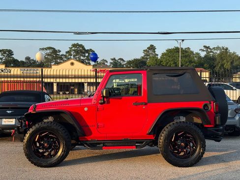 Used 2016 Jeep Wrangler Rubicon w/ Power Convenience Group AWD/4WD image 10