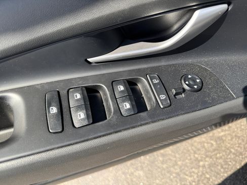 New 2025 Hyundai Elantra SEL image 18