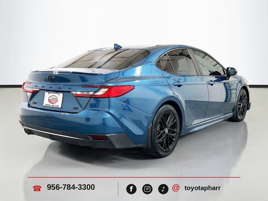 Used 2025 Toyota Camry SE w/ Convenience Package FWD image 4