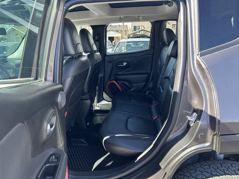 Used 2016 Jeep Renegade Trailhawk w/ Premium Trailhawk Package AWD/4WD image 12