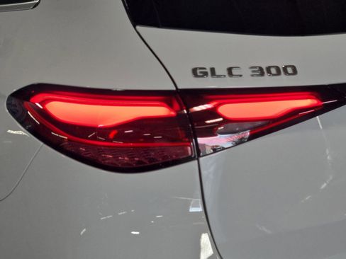 Certified 2025 Mercedes-Benz GLC 300 4MATIC image 33