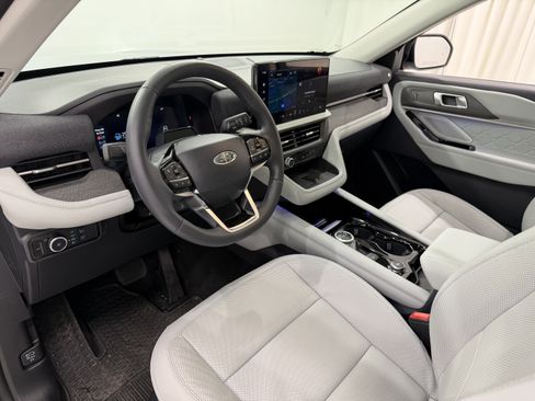 Used 2025 Ford Explorer Platinum w/ Ultimate Package image 29