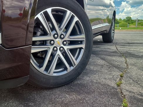 Used 2023 Chevrolet Traverse High Country w/ LPO, Floor Liner Package AWD/4WD image 9