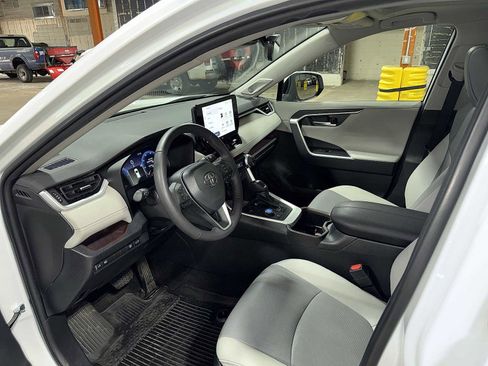Used 2023 Toyota RAV4 Limited image 31