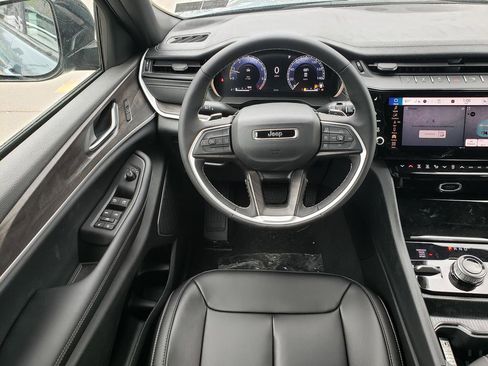 New 2026 Jeep Grand Cherokee Limited AWD/4WD image 13