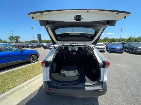 Used 2023 Toyota RAV4 LE FWD image 8