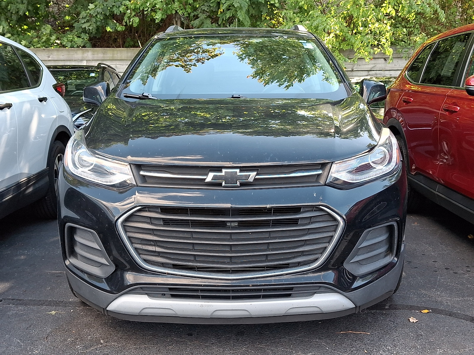Used 2019 Chevrolet Trax LT w/ Sun & Sound Package FWD image 2
