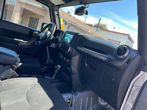 Used 2018 Jeep Wrangler Unlimited Sport S AWD/4WD image 31