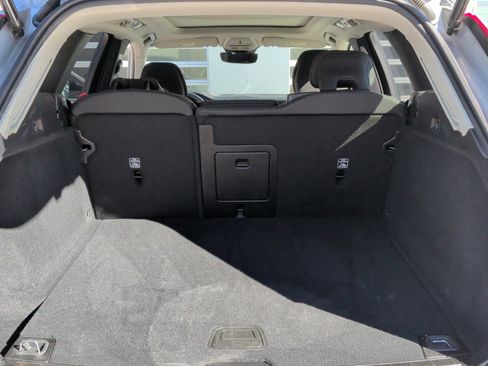 Used 2025 Volvo XC60 B5 Plus image 32