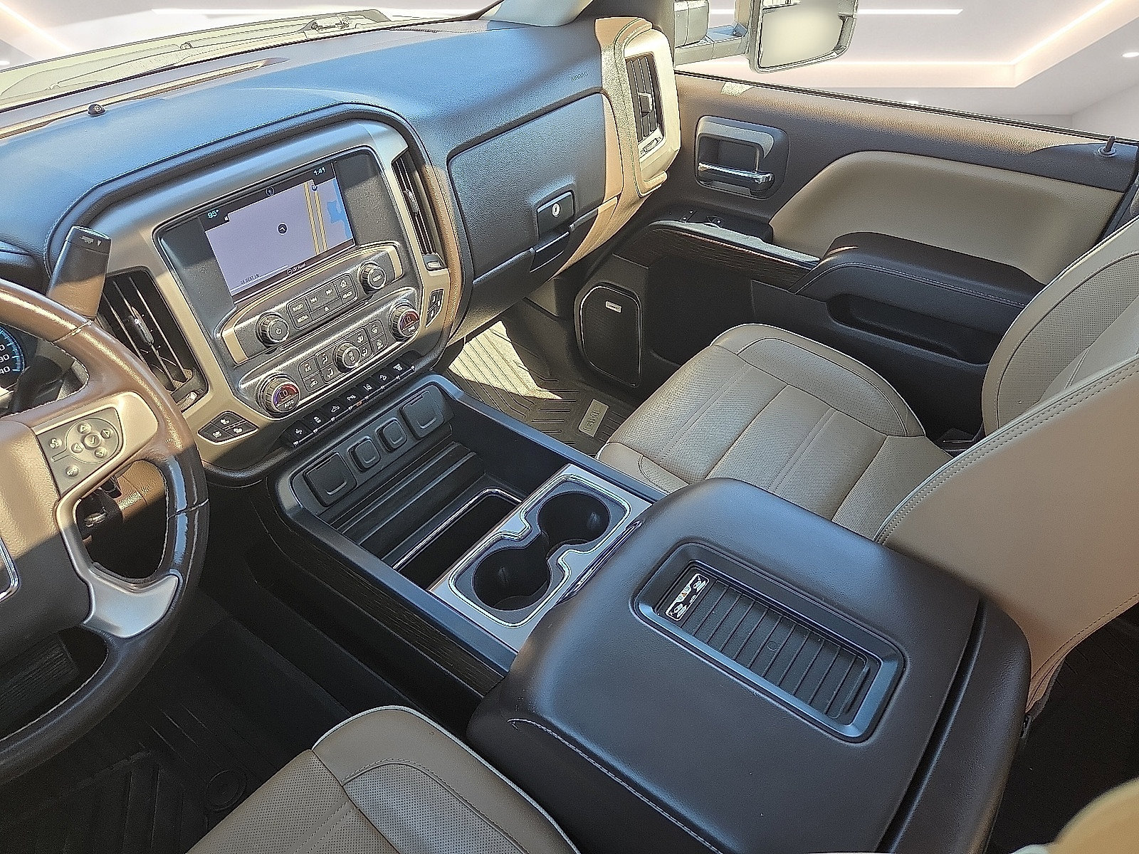 Used 2018 GMC Sierra 2500 Denali w/ Duramax Plus Package AWD/4WD image 19