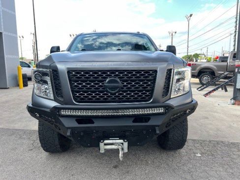 Used 2019 Nissan Titan PRO-4X w/ Pro-4x Convenience Package image 3