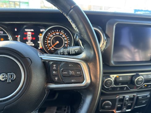 Used 2020 Jeep Wrangler Unlimited Sahara image 24