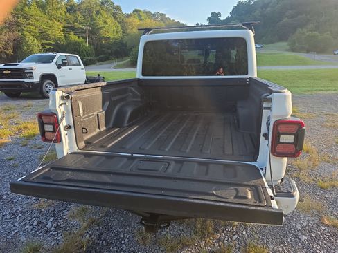 Used 2023 Jeep Gladiator Overland AWD/4WD image 22