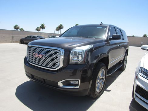 Used 2017 GMC Yukon Denali RWD image 1