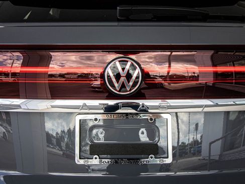 New 2026 Volkswagen Atlas Cross Sport SE FWD image 18