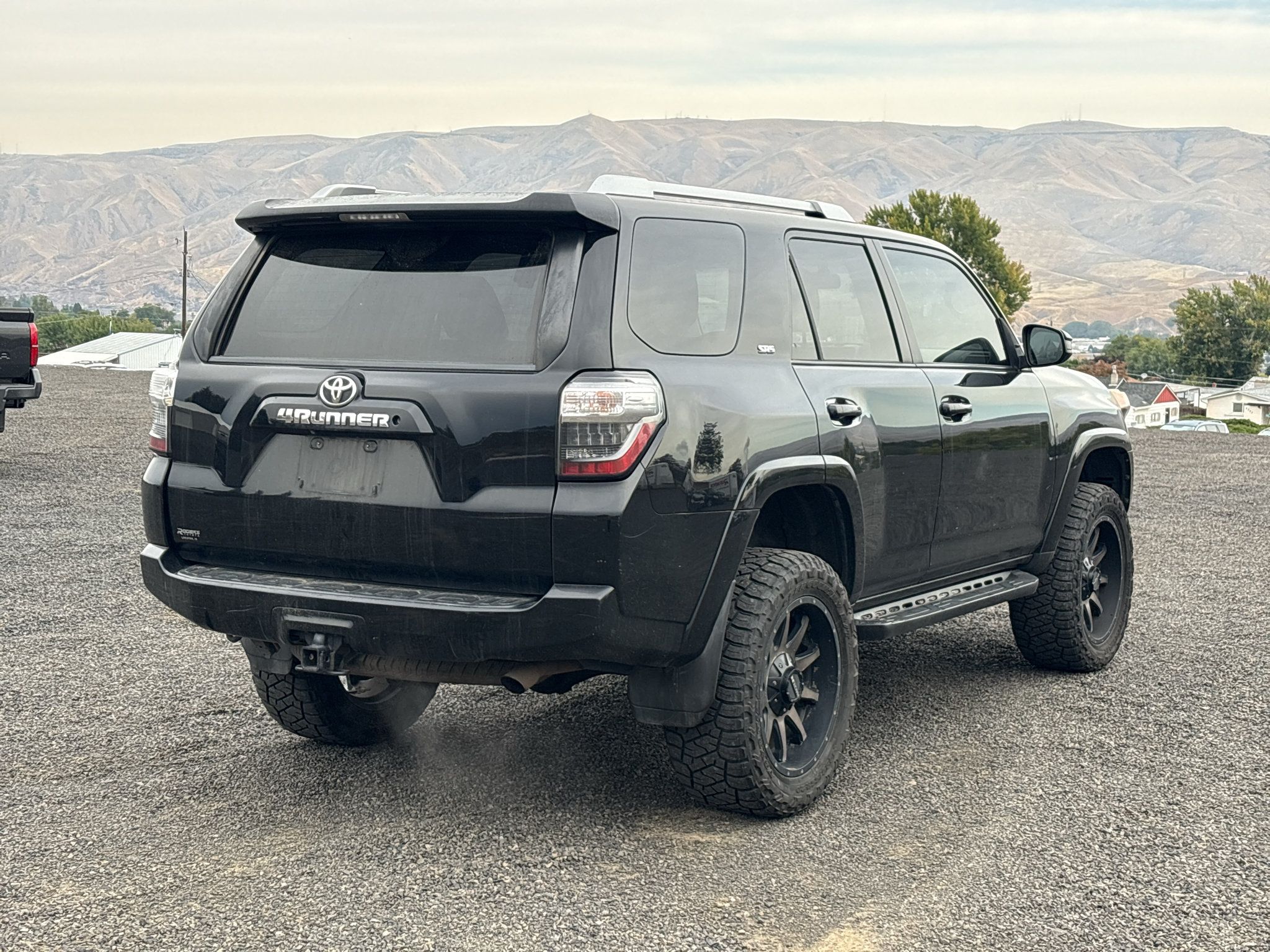Used 2014 Toyota 4Runner SR5 AWD/4WD image 12