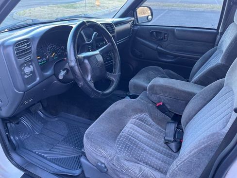 Used 2001 Chevrolet S10 Pickup LS w/ Preferred Equipment Group image 5